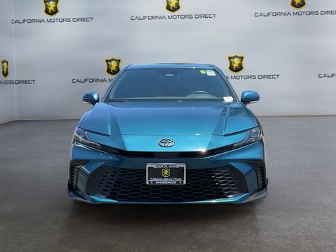 Used 2025 Toyota Camry SE w/ Convenience Package FWD image 2