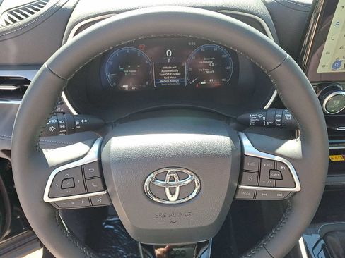 New 2026 Toyota Highlander Platinum AWD/4WD image 23