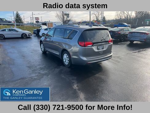 Used 2018 Chrysler Pacifica Touring-L image 14