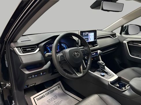 Used 2019 Toyota RAV4 Limited image 17