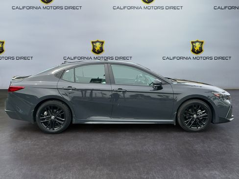 Used 2025 Toyota Camry SE image 6