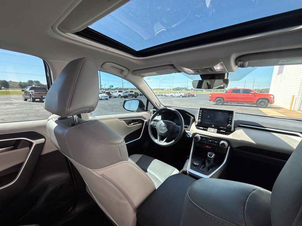 Used 2022 Toyota RAV4 Limited AWD/4WD image 29