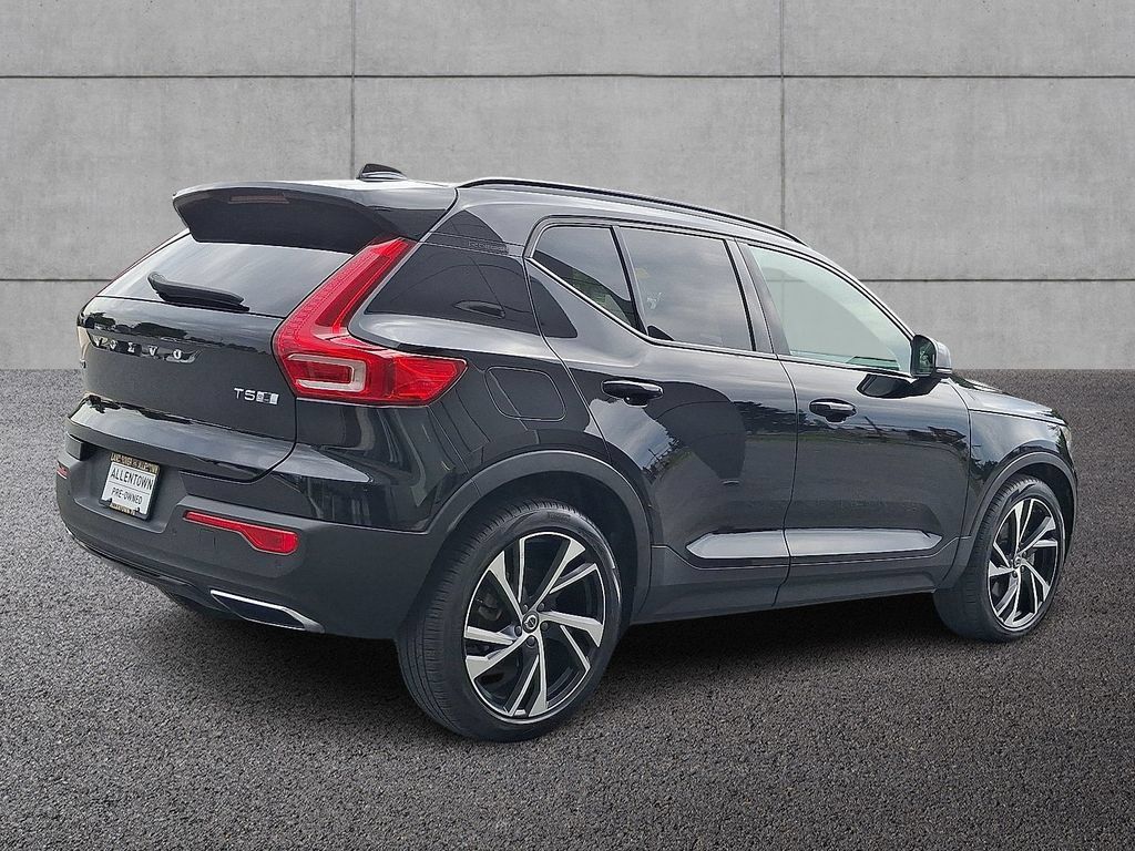 Used 2020 Volvo XC40 T5 R-Design w/ Protection Package Premier AWD/4WD image 4