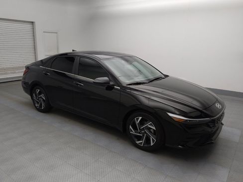 Used 2024 Hyundai Elantra SEL w/ Convenience Package image 11