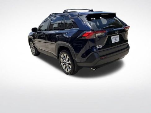 Used 2019 Toyota RAV4 XLE Premium FWD image 5
