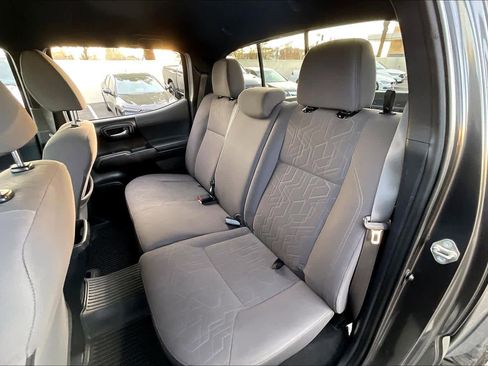 Used 2019 Toyota Tacoma TRD Off-Road image 27