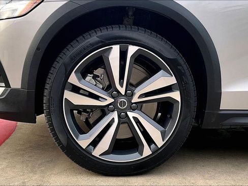 Certified 2025 Volvo V60 B5 Cross Country Plus AWD/4WD image 11
