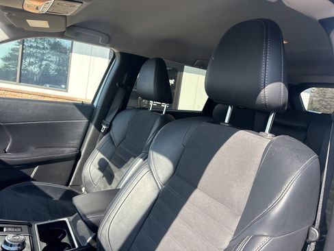 Used 2024 Mitsubishi Outlander SE Black Edition image 3