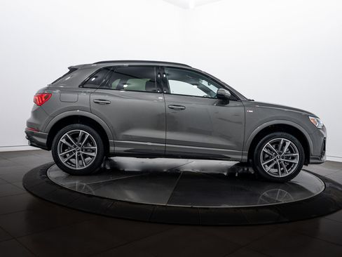 Certified 2025 Audi Q3 2.0T Premium w/ Convenience Package image 9