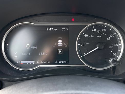 Used 2025 Nissan Versa SV FWD image 11