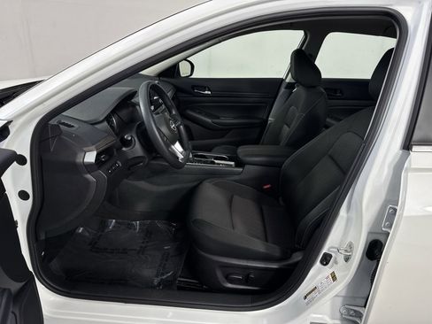 Certified 2024 Nissan Altima 2.5 SV image 4