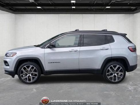 Used 2025 Jeep Compass Limited AWD/4WD image 2