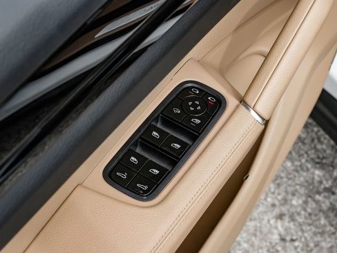 Used 2021 Porsche Cayenne AWD/4WD image 38