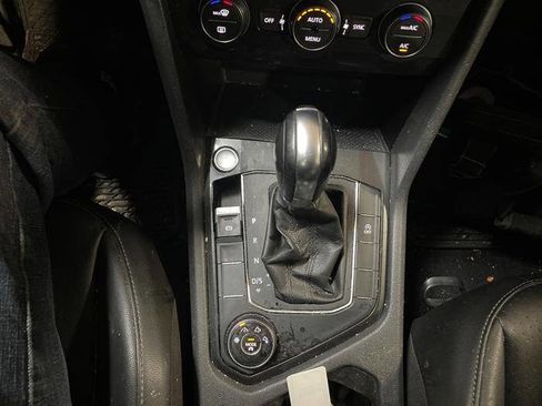 Used 2019 Volkswagen Tiguan SE w/ Panoramic Sunroof Package image 38