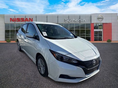 Used 2023 Nissan Leaf S image 1