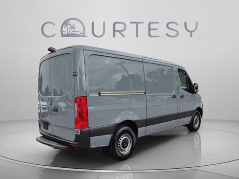 Used 2024 Mercedes-Benz Sprinter 2500 image 5