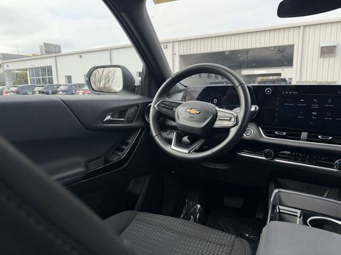 Used 2025 Chevrolet Equinox LT image 34