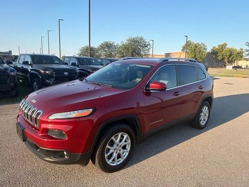 Used 2014 Jeep Cherokee Latitude AWD/4WD image 3