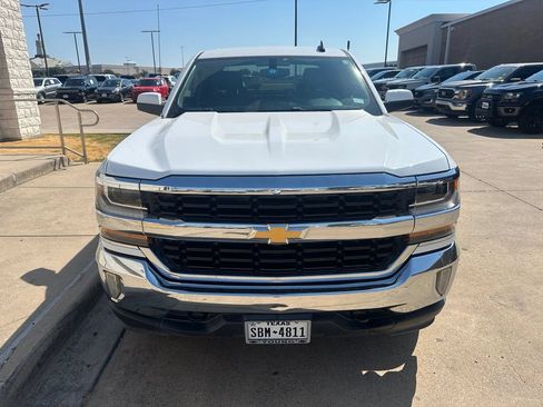 Used 2018 Chevrolet Silverado 1500 LT w/ LT Fleet Convenience Package AWD/4WD image 2