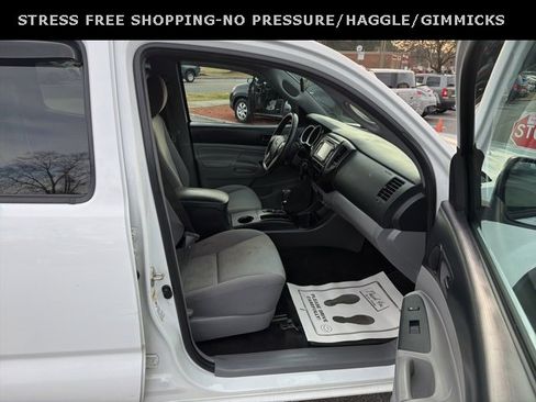 Used 2014 Toyota Tacoma PreRunner image 29