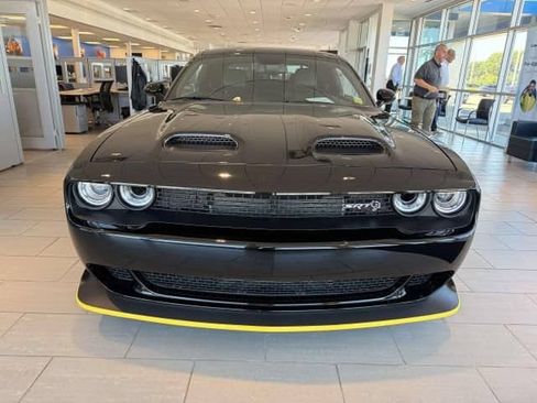 Used 2022 Dodge Challenger SRT Hellcat RWD image 3