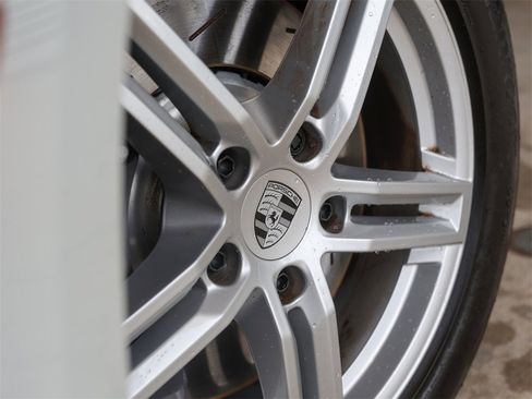 Certified 2025 Porsche Panamera 4 image 12