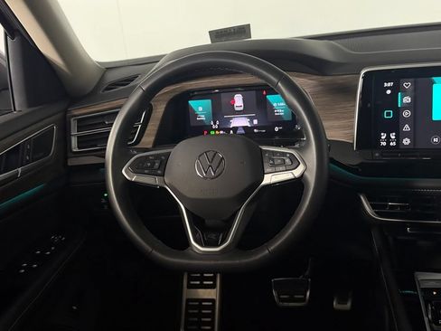 Used 2025 Volkswagen Atlas SEL Premium R-Line AWD/4WD image 17
