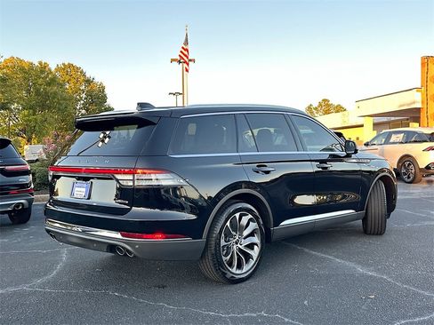 Used 2025 Lincoln Aviator Premiere w/ Equipment Group 101A image 7