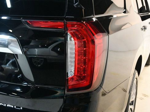 Used 2021 GMC Yukon Denali w/ Denali Premium Package image 16