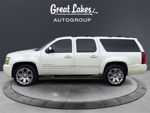 Used 2011 Chevrolet Suburban LTZ image 2