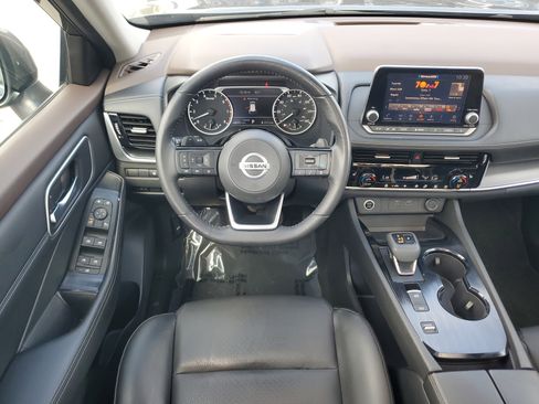 Used 2021 Nissan Rogue SV w/ Premium Package image 14