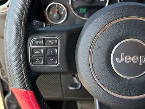 Used 2017 Jeep Wrangler Unlimited Sahara w/ Connectivity Group image 15