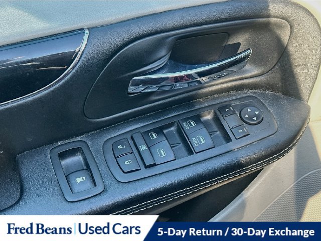 Used 2019 Dodge Grand Caravan SXT w/ Rear Park Assist Package FWD image 22