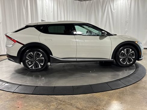 Certified 2024 Kia EV6 Light AWD/4WD image 6