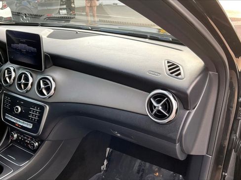 Used 2019 Mercedes-Benz GLA 250 image 14