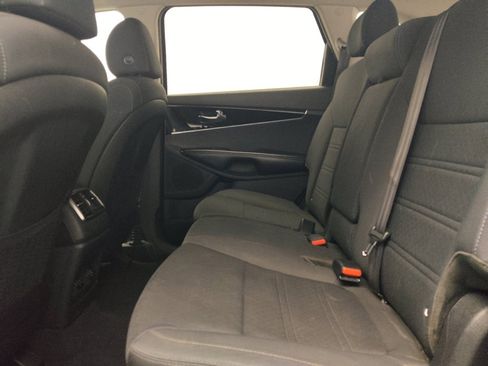 Used 2020 Kia Sorento S image 18