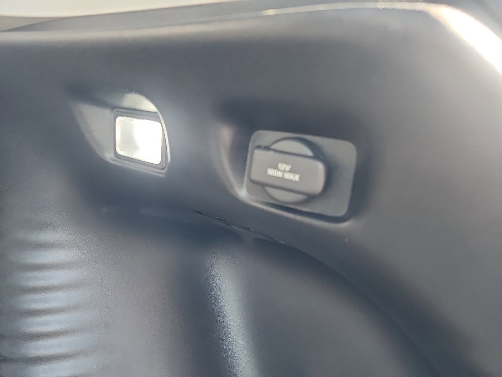 Used 2025 Honda HR-V LX image 31