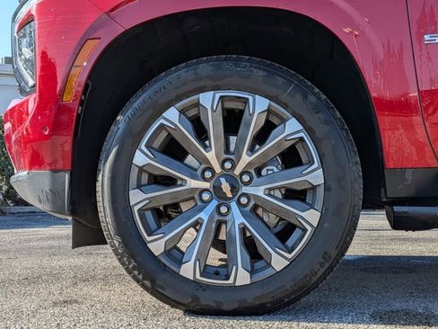 New 2025 Chevrolet Suburban High Country image 18