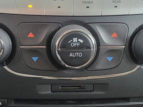 Used 2019 Dodge Journey SE FWD image 22