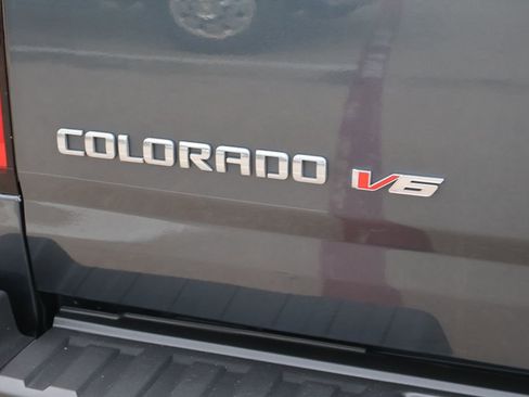 Used 2019 Chevrolet Colorado LT w/ LT Convenience Package RWD image 8