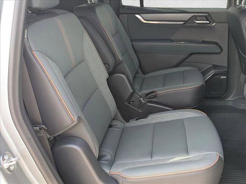 Used 2025 GMC Acadia AT4 w/ Luxury Package AWD/4WD image 18