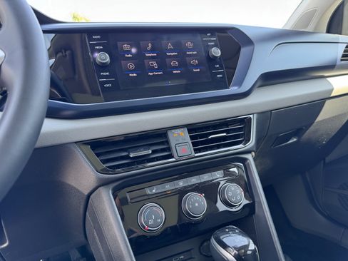 Used 2023 Volkswagen Taos SE w/ Panoramic Sunroof Package FWD image 24