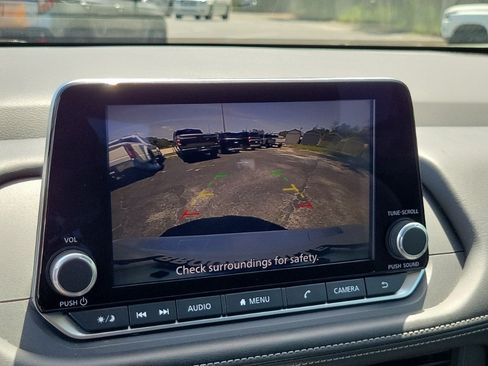 Used 2024 Nissan Rogue S FWD image 13