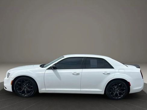 Used 2019 Chrysler 300 Touring w/ Sport Appearance Package RWD image 2