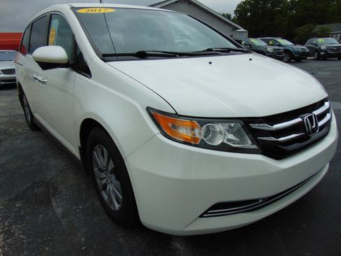 Used 2017 Honda Odyssey SE image 2