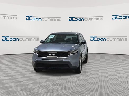 Used 2023 Kia Sorento LX image 4