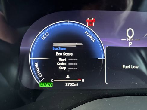 Used 2025 Toyota Sienna Platinum image 4