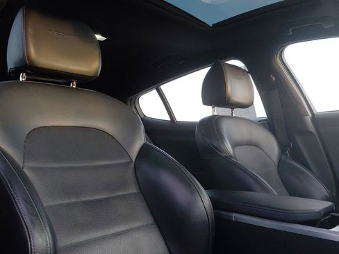 Used 2018 Kia Stinger GT2 image 11