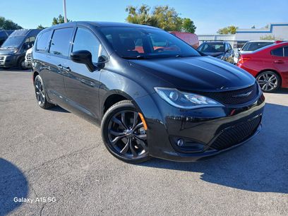 Used 2020 Chrysler Pacifica Touring w/ S Appearance Package