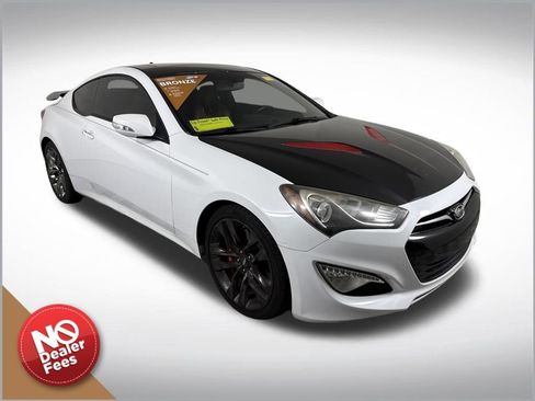 Used 2015 Hyundai Genesis 3.8 image 1